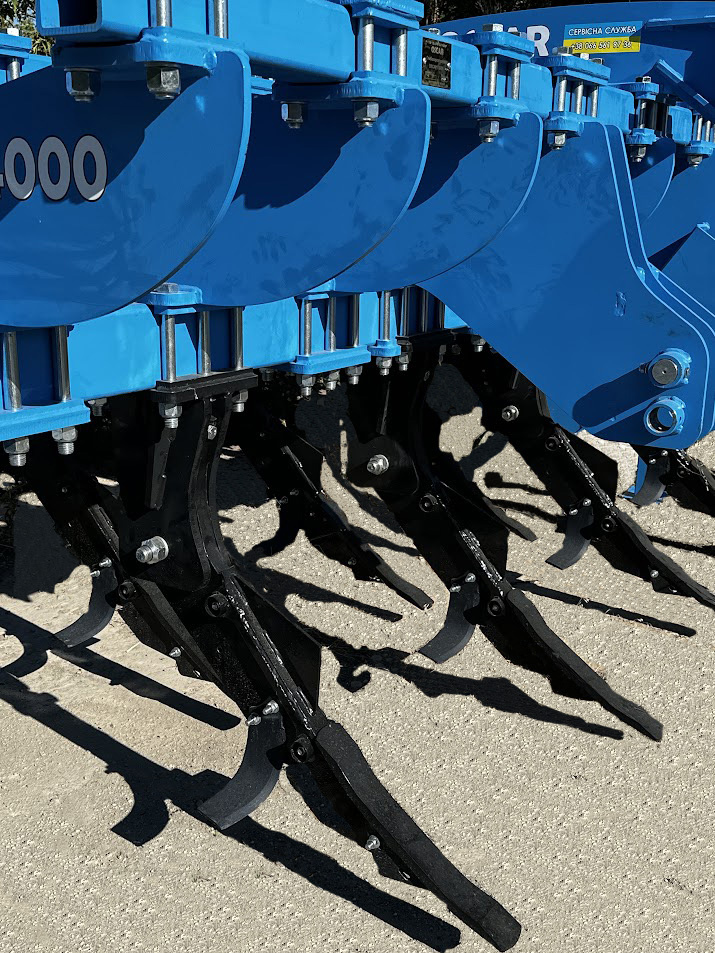 Глибокорозпушувач OSCAR TIGER R9/4000